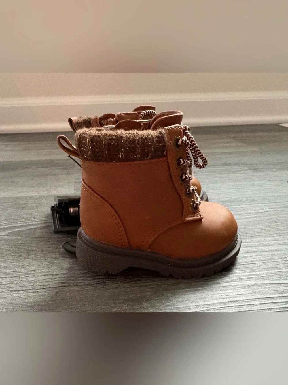 wonder nation Brown Faux-Leather Lace-Up Kids Boots. Baby size 2 NWT